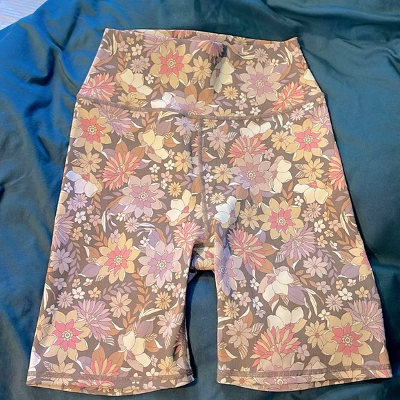 NEW Z Supply Active Pink and Purple floral Bike Shorts size M - Picture 9 of 10